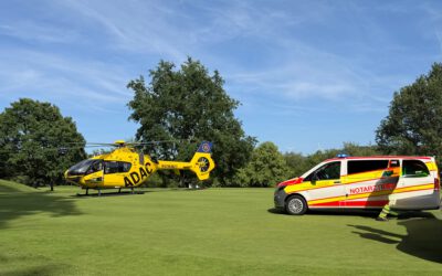 Mehr Sicherheit auf dem Hitscherhof: EGW schafft zwei Defibrillatoren an